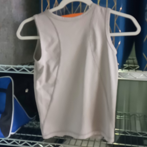 Boys tank size 7 - Picture 2 of 2